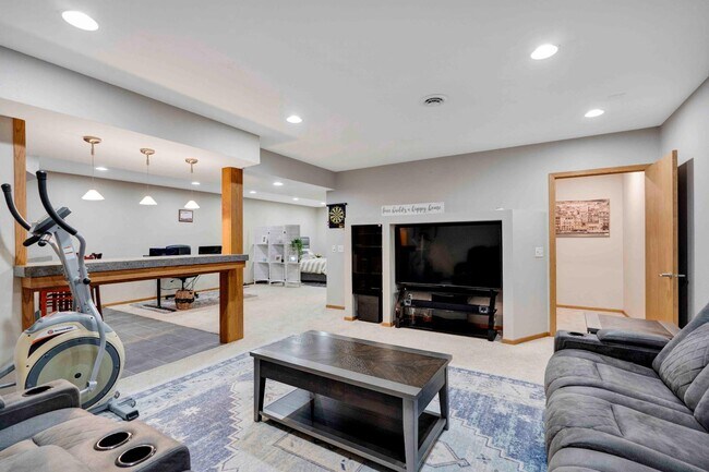 Building Photo - 3670 Sabertooth Trail