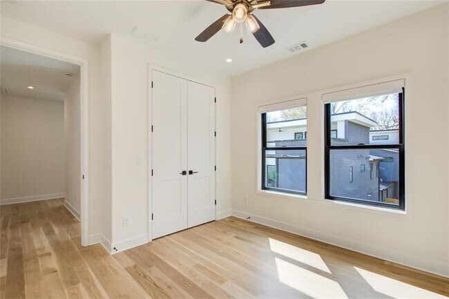 Building Photo - 1050 Snyder St NW