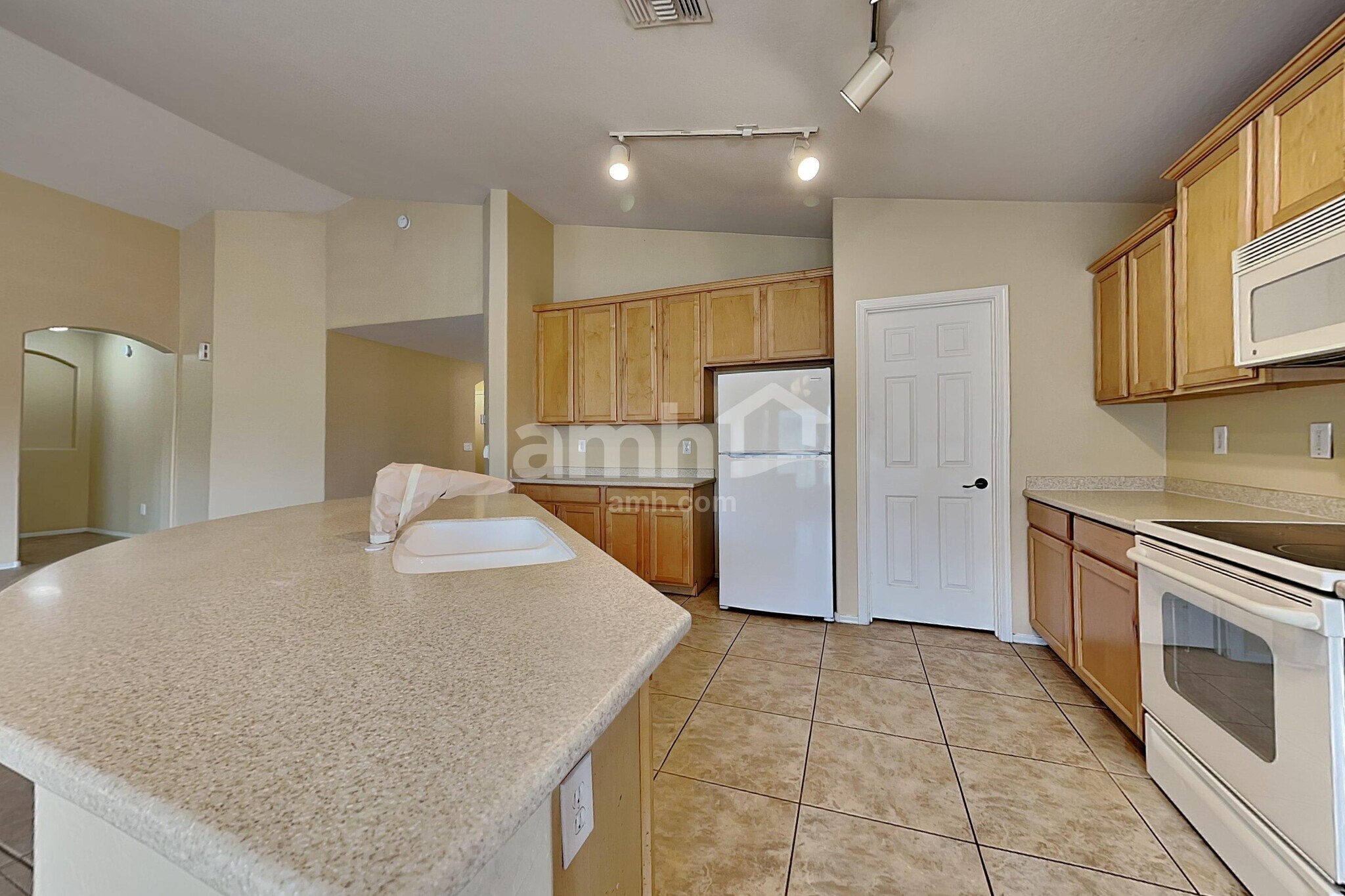 Building Photo - 11557 W Pima St