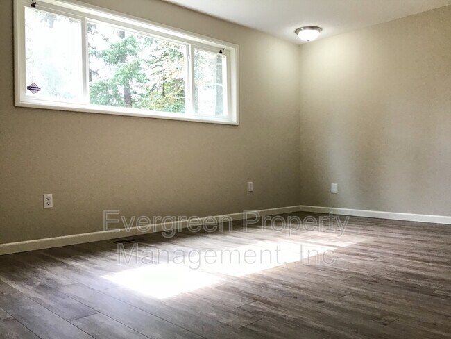 Building Photo - 24380 SE Bohna Park Rd