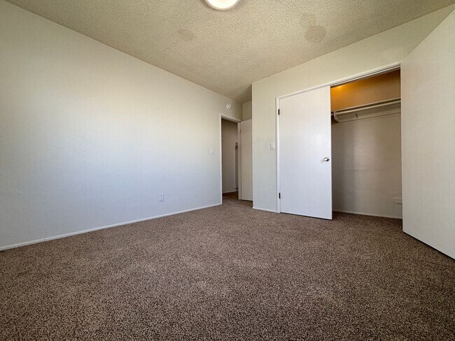 Building Photo - San Juan - 11185-11189