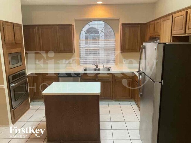 Building Photo - 2329 Bent Brook Dr