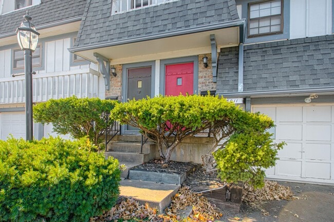 Building Photo - 8011 E 130th Ct