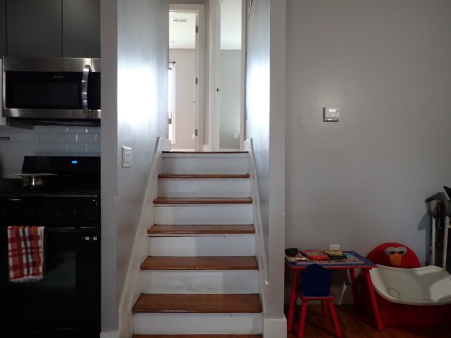 Building Photo - 203 Crystal St