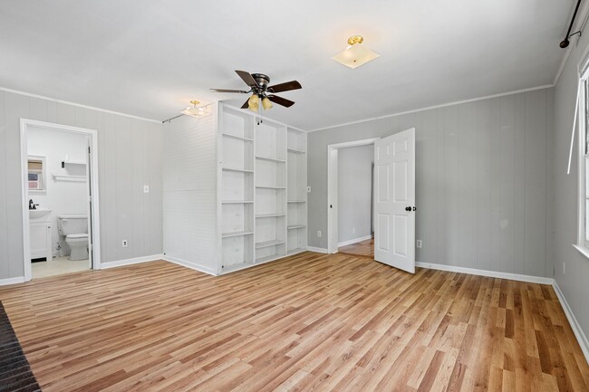 Building Photo - Spacious Home Near Downtown Durham