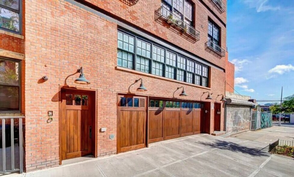 Building Photo - 399 President St