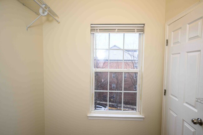 Building Photo - 2691 Sheffield Hill Way