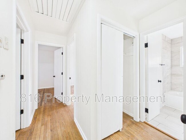 Building Photo - 6903 E 113 Terrace