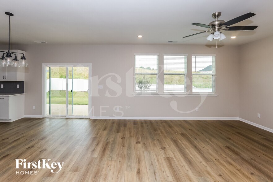 Building Photo - 5013 Dunsford Dr