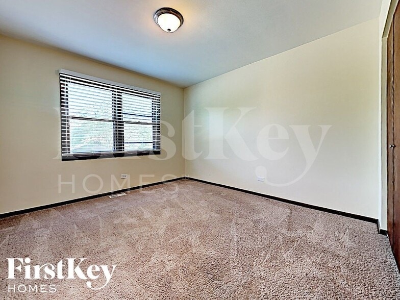 Building Photo - 6048 White Birch Ln