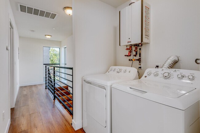 Building Photo - 11508 Emelita St