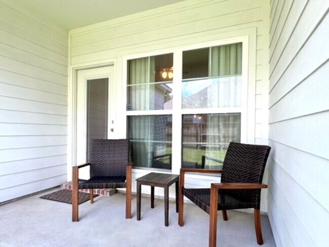 Building Photo - Elegant Townhouse in StoneLake Village – Stylish 3BR/2BA with Garage & Patio