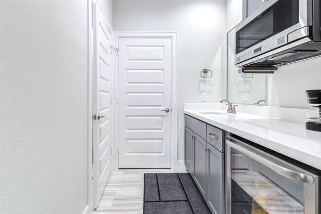 Building Photo - 2802 Grand Fountains Dr