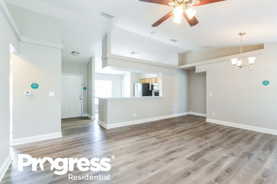 Building Photo - 13449 Silver Leaf Cir