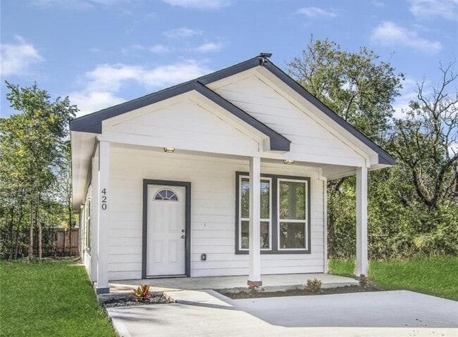 Primary Photo - 420 Owens St