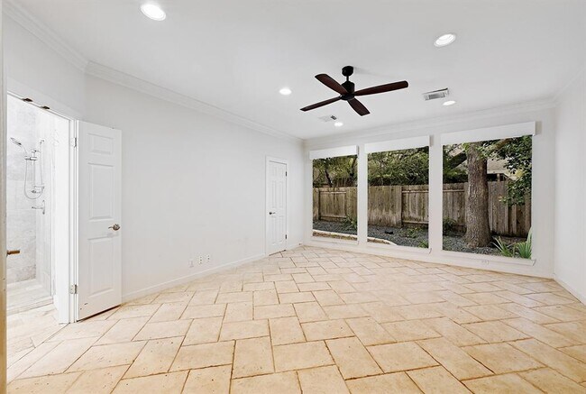 Building Photo - 11208 South Bay Ln