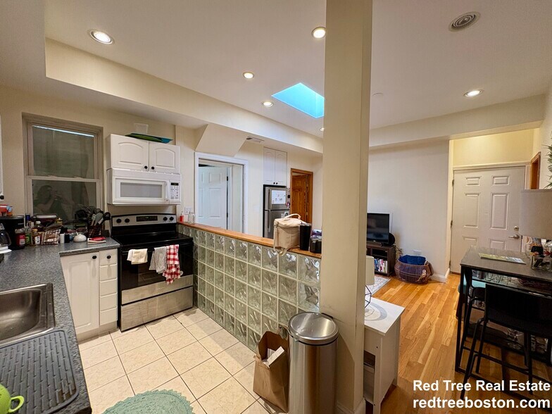 Building Photo - 1801 Beacon St