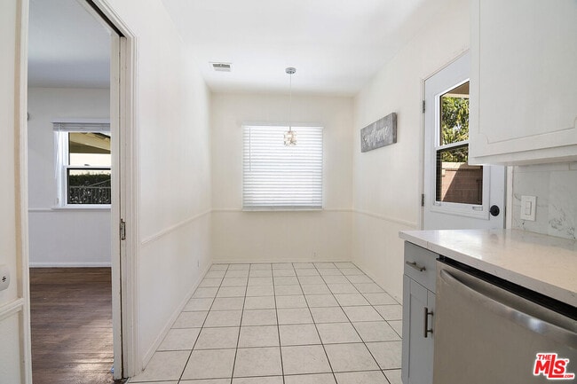 Building Photo - 414 University Ave