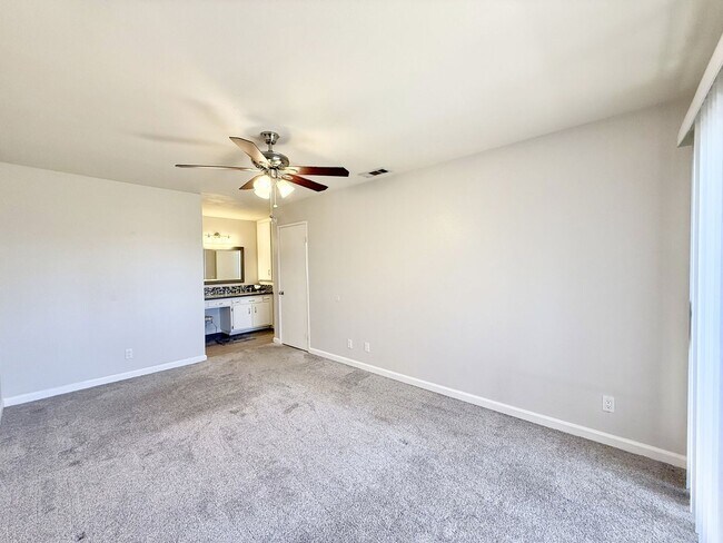 Building Photo - AVAILABLE NOW!! GORGEOUS 3 Bedroom 3 Bathroom Condo Rancho Mirage!!!