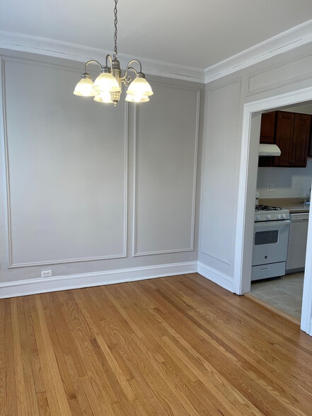 Building Photo - 1637 W Estes Ave