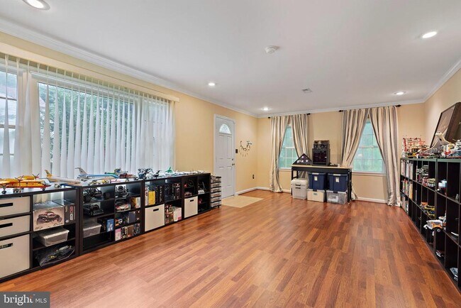 Building Photo - 1719 Larkmeade Dr