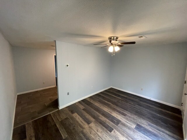 Building Photo - Libre