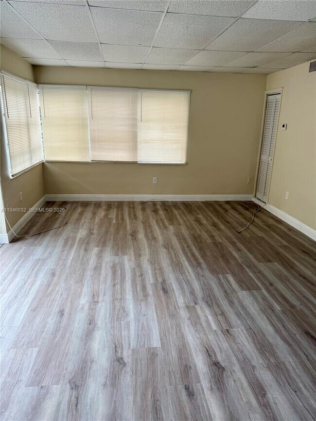 Building Photo - 9390 E Bay Harbor Dr