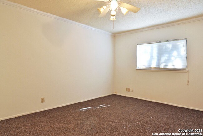 Building Photo - 4 Bed 2 Bath home in Hunters Chase Subdivision