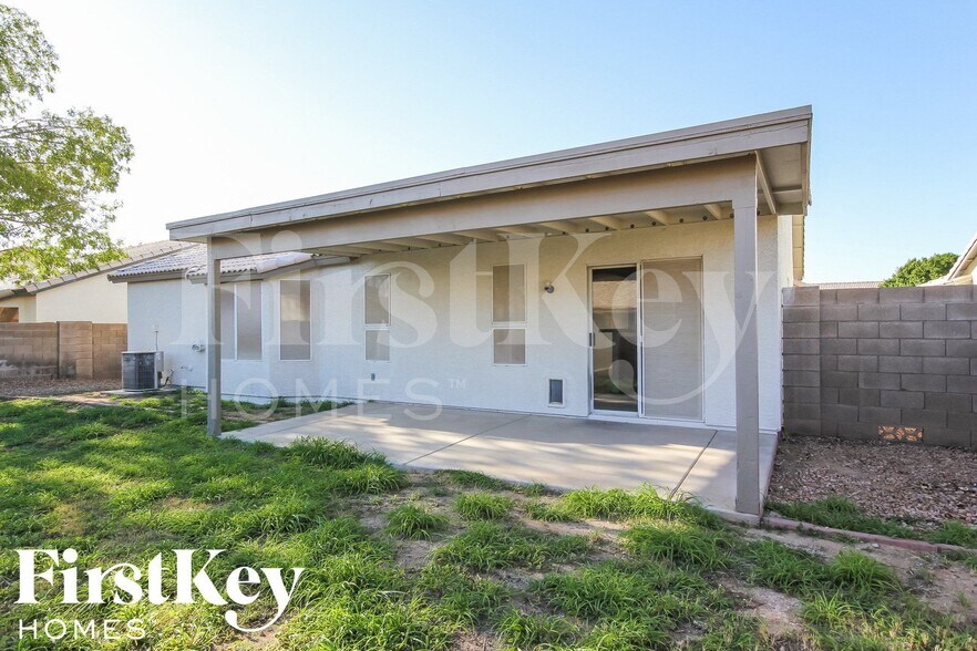 Building Photo - 14391 W Carlin Dr