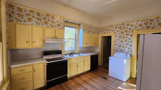 Building Photo - Charming House Near Providence