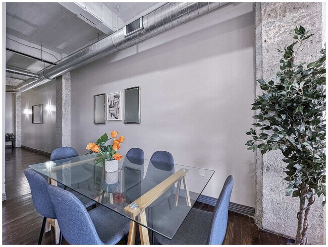 Building Photo - 555 Evergreen St