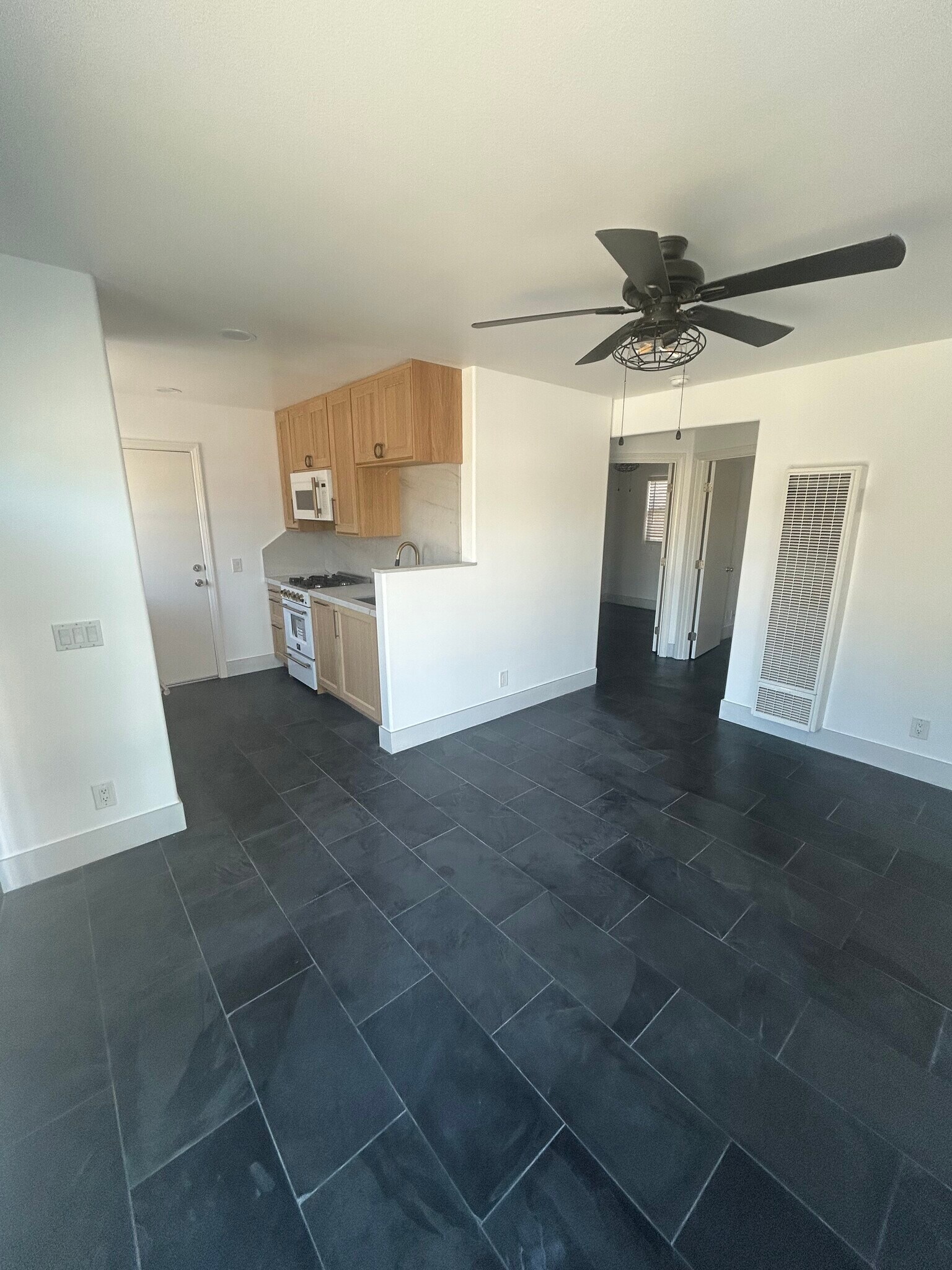 Building Photo - 3705 Sunset Ln