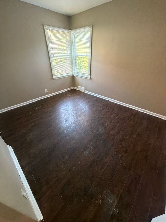 Building Photo - Spacious 4-Bedroom Home with Garage & Breezeway