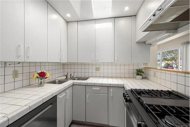 Building Photo - 2762 Ridge View Dr