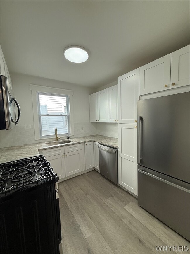 Building Photo - 301 Crestwood Ave