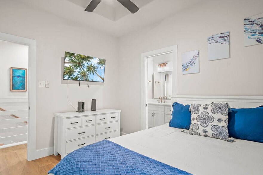 Building Photo - 14943 Leeward Dr
