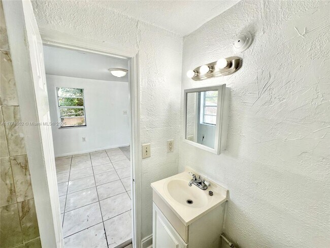 Building Photo - 1278 NW 44th St