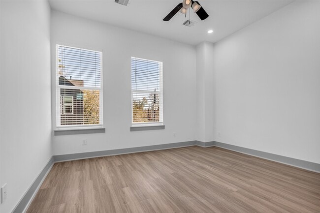 Building Photo - 5303 Kindred Gdn Ln