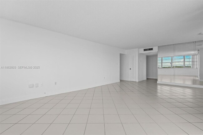 Building Photo - 18081 Biscayne Blvd