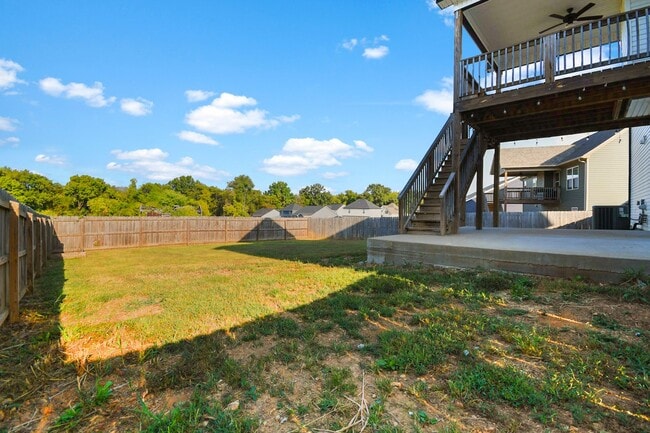 Building Photo - Pet Friendly Four Bedroom with Basement!