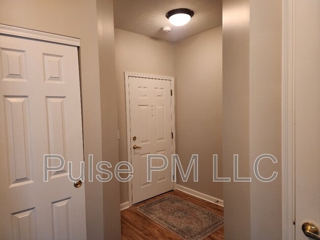 Building Photo - 985 Mistflower Ln