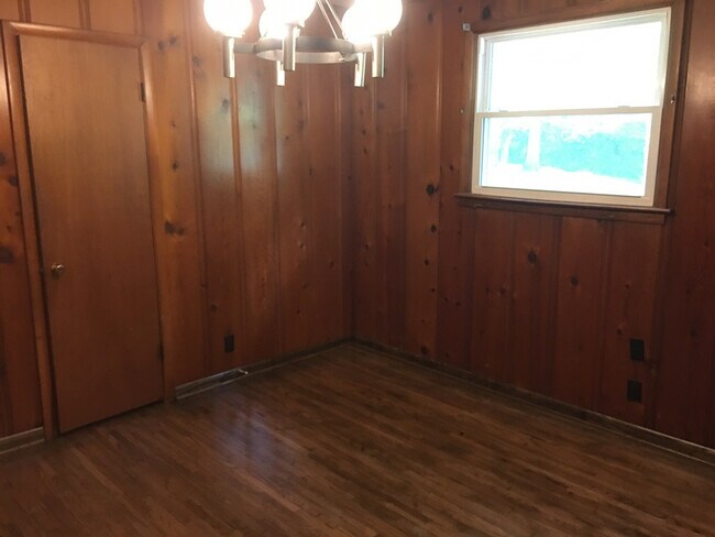 Building Photo - Brick Ranch House in Haywood Lane Area