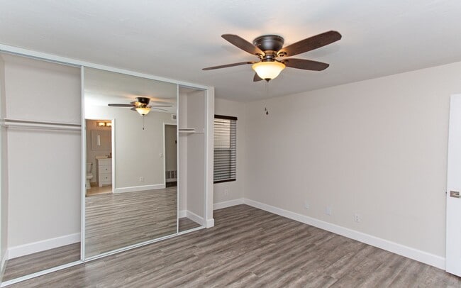Building Photo - Downstairs End Unit 2 Bedroom Condo in Oceanside!
