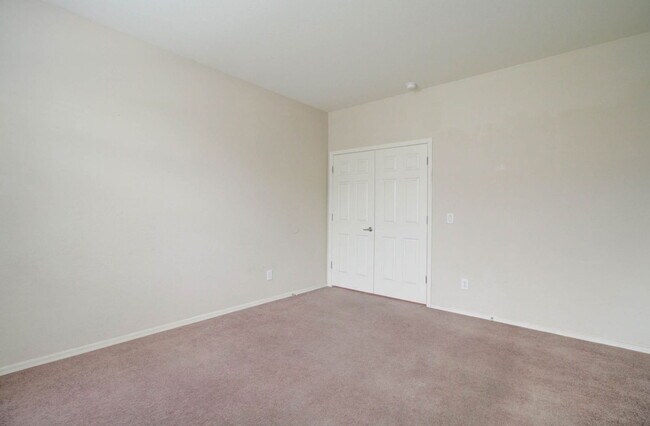Building Photo - 5659 S 239th Dr