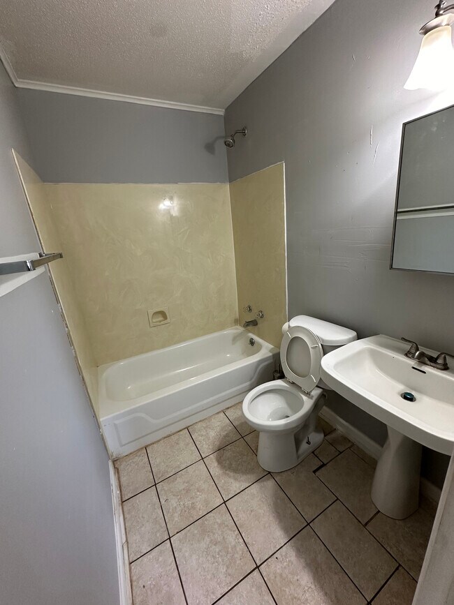 Building Photo - 9404 Cabildo Ln