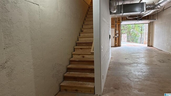 Building Photo - Luxurious 3-Bed Townhouse on Red Mountain