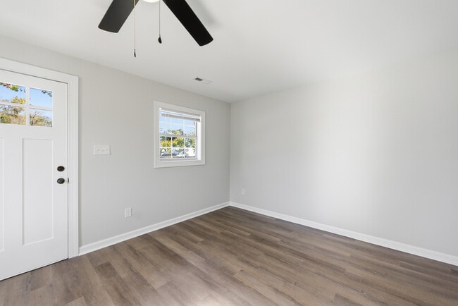 Building Photo - 4308 Roanoke Ave