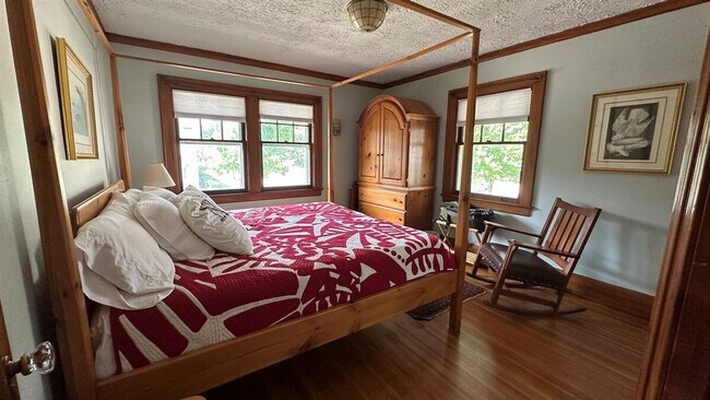 Building Photo - 410 Wellington Ave