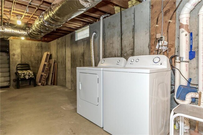 Building Photo - 53 Hazael St