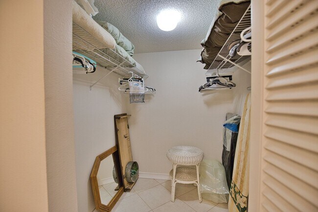 Building Photo - Seasonal Short-Term First Floor Condo in Pinebrook Lake Club Community with Community Pool!